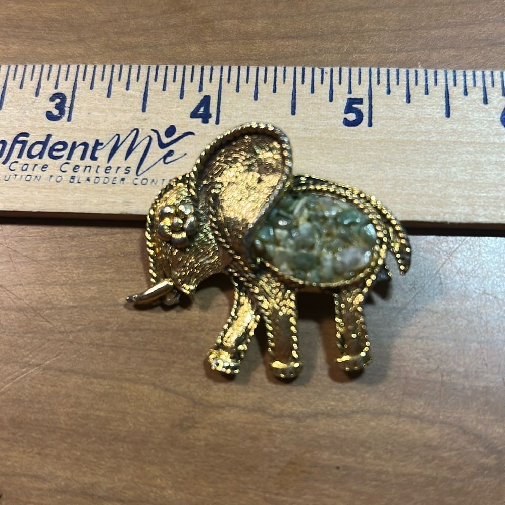 Elephant pin/ brooch